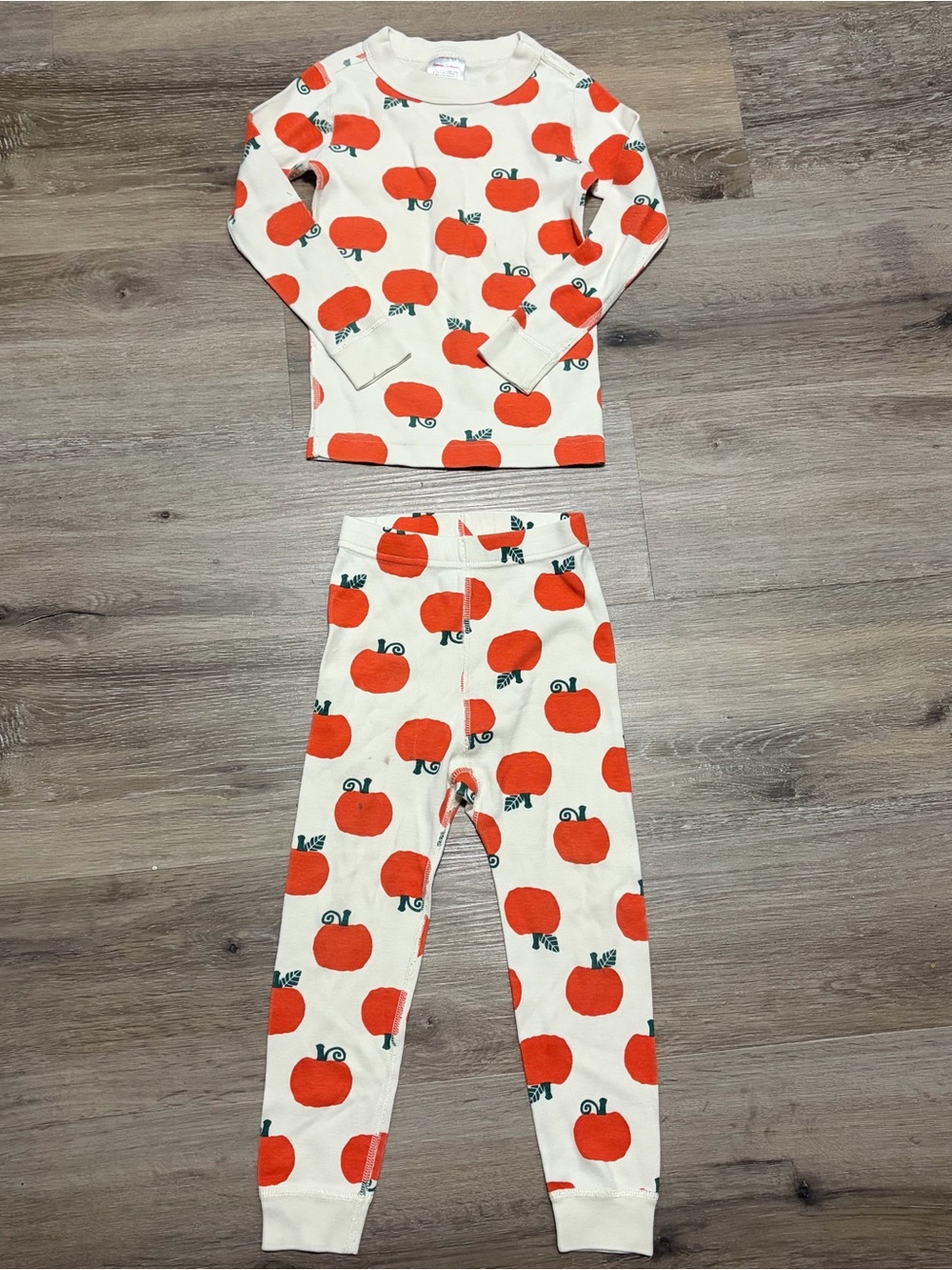 Hanna Andersson Kids Cream Pajama Set with Orange Pumpkin Print Size 4